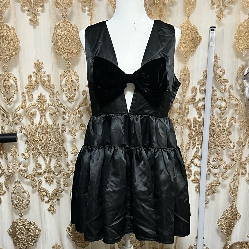 Elegant Black Mini Dress